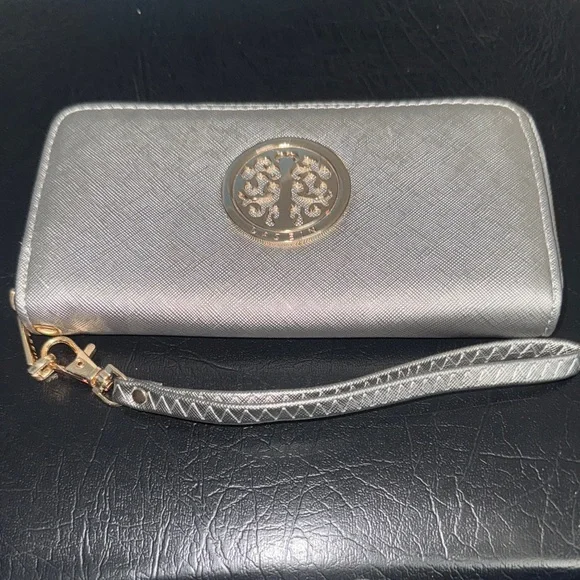 Dasein Elegant Gold Zip Around Full Size Wristlet NWOT - Picture 1 of 16